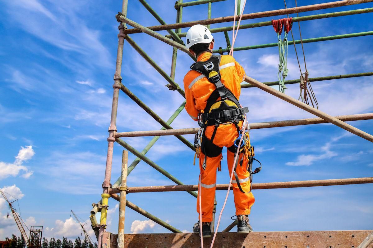 Reducing Risk On Construction Sites By Safety Gadgets