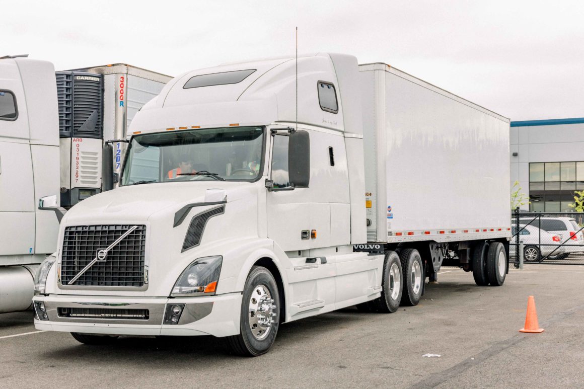 How Do I Choose the Best Truck Driving School for My Needs?