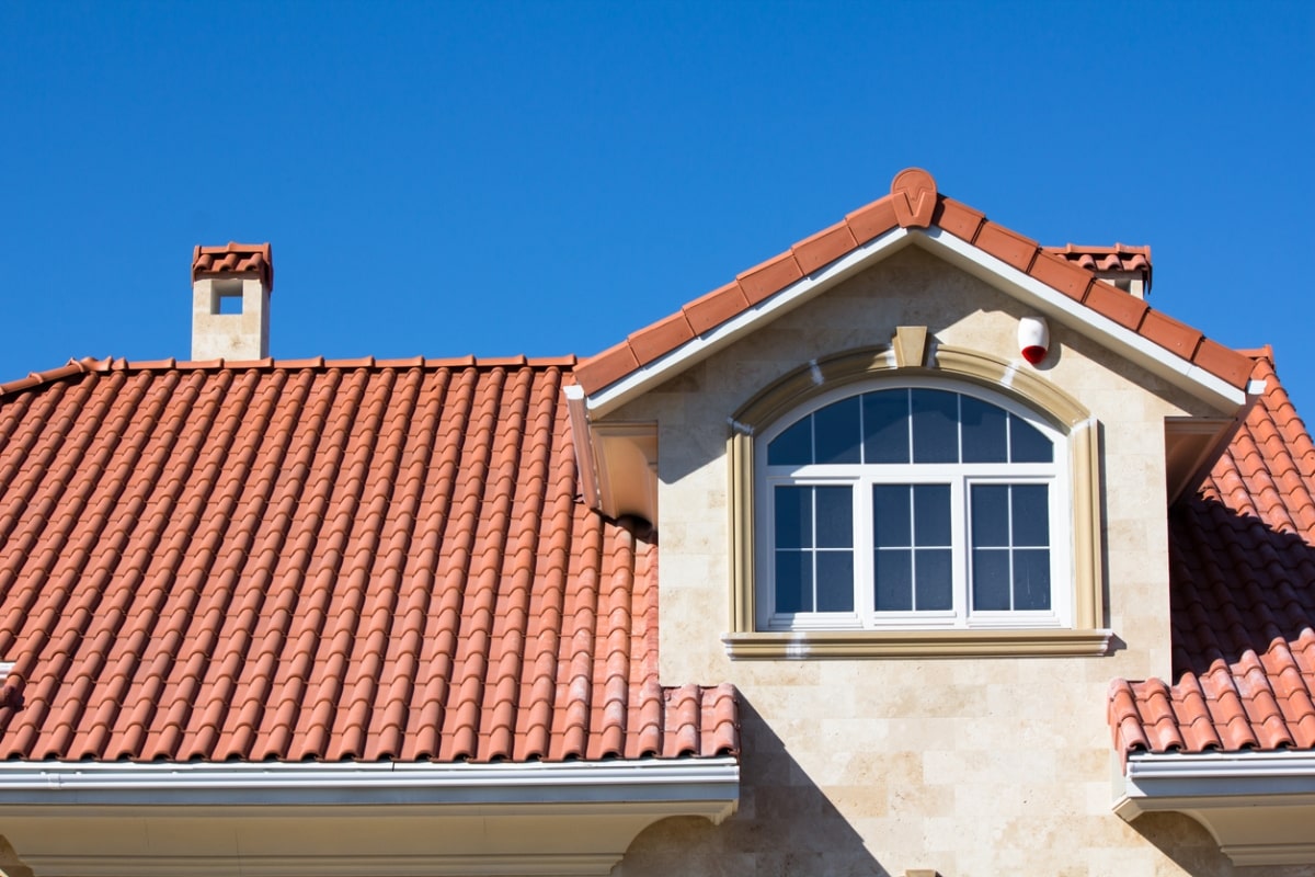 Roof Cleaning for Historic Homes: Preserve Beauty & Integrity