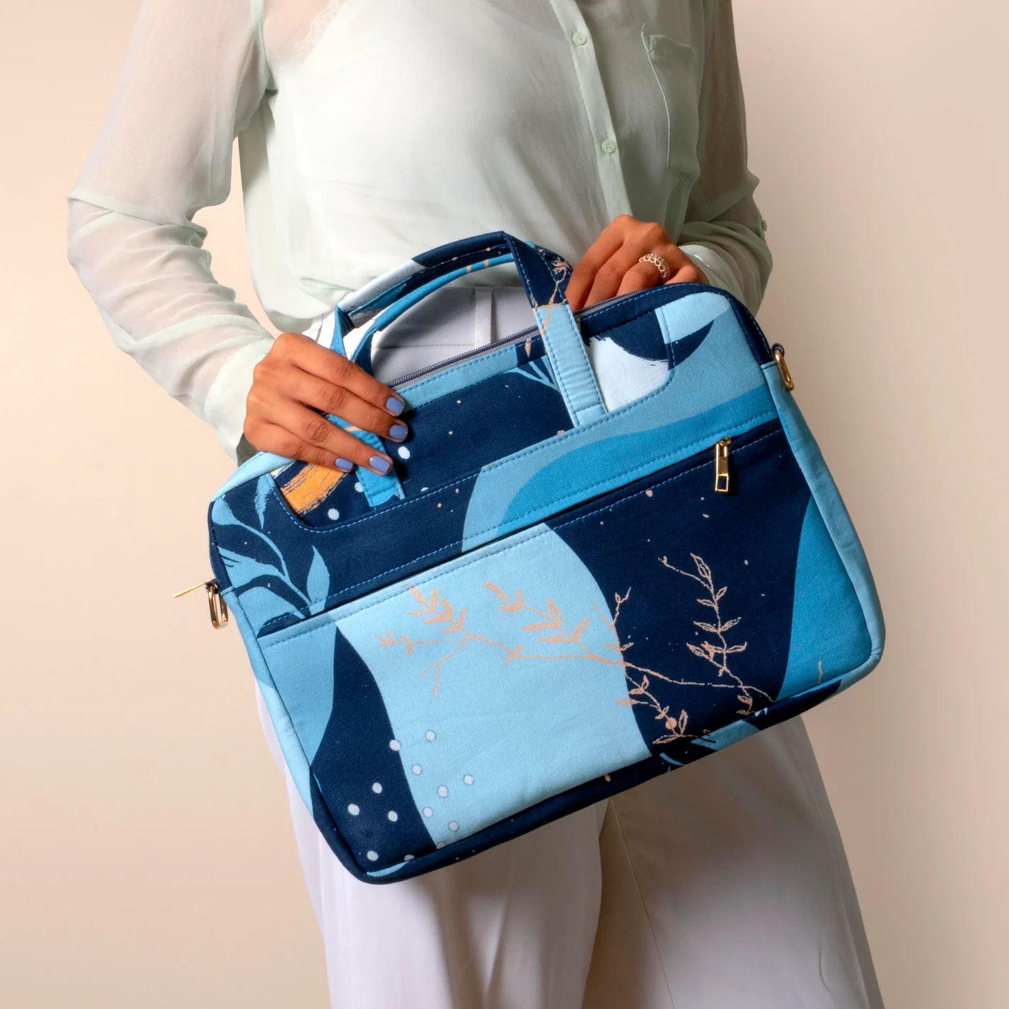 iro shops laptop sleeves